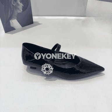 Zenanlar üçin rhinestone bezegli patent deri slingback köwüşler.