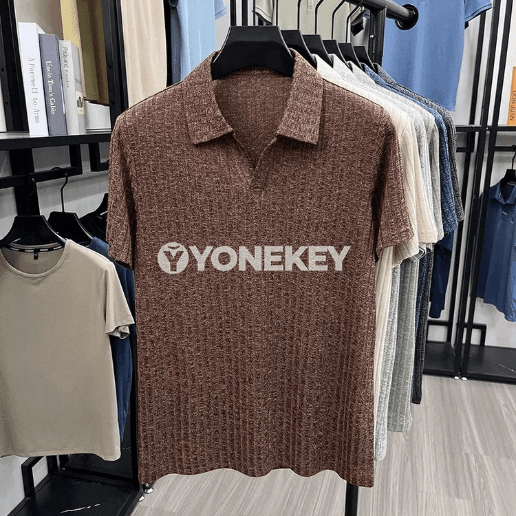 Erkekler üçin teksturaly gysga ýeňli futbolka, ýeňil tomus modeli