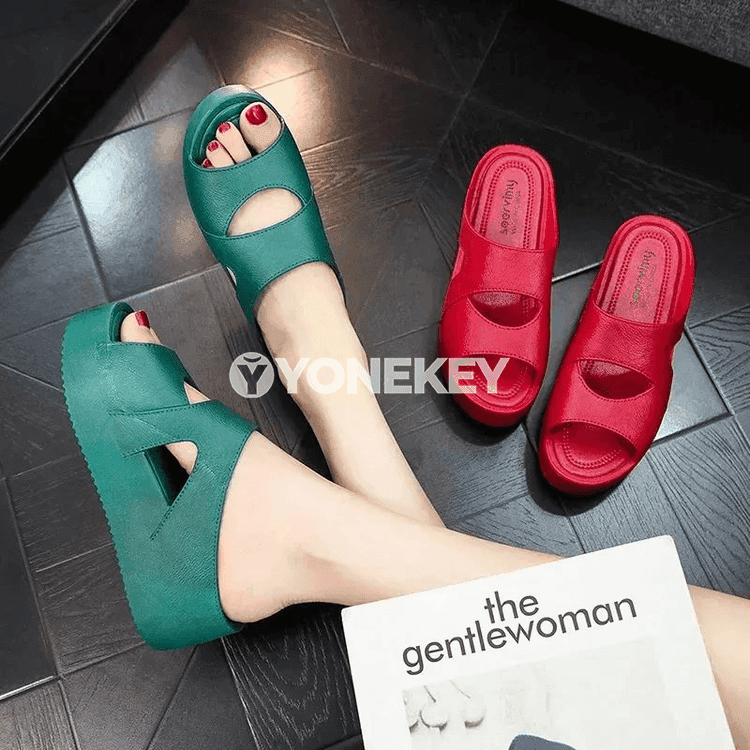 Aýal üçin platformaly amatly tomus sandallary we şypbyklary