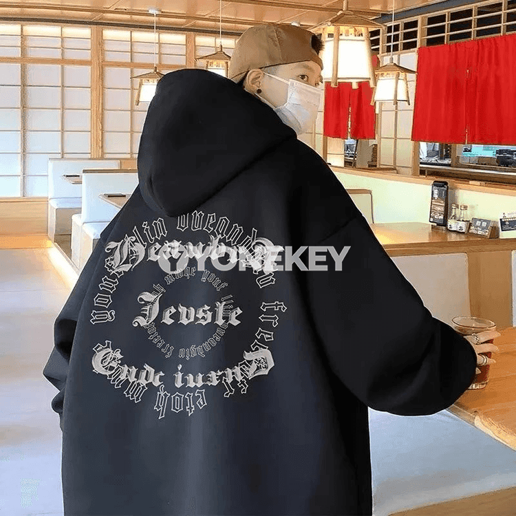 Erkekleriň giň kapýuşonly puloweri, gotik ýazgyly, M-8XL