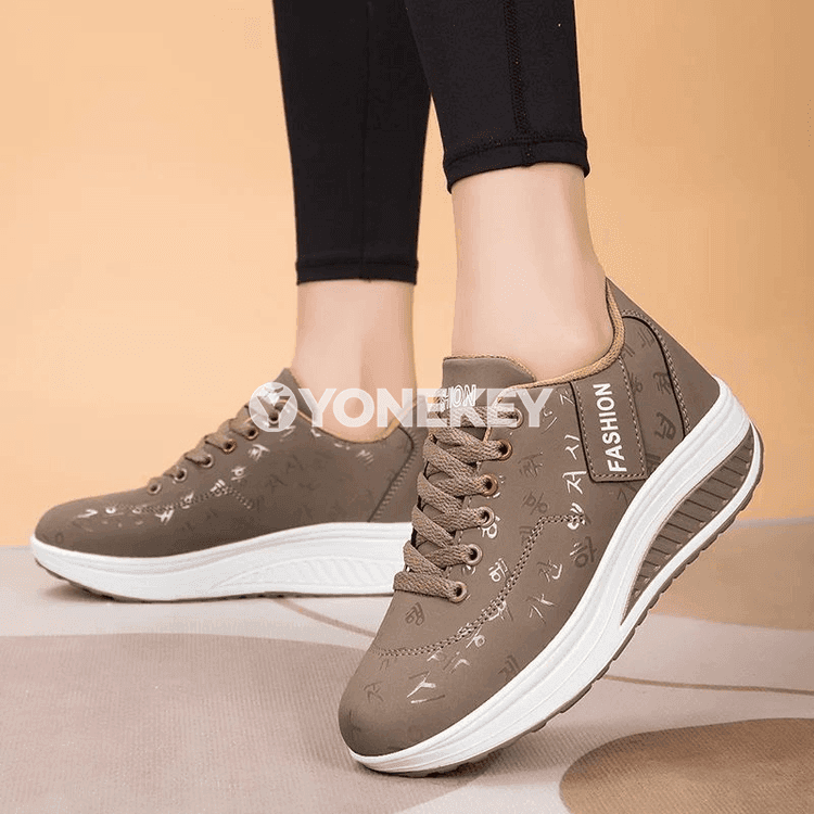 Aýallar üçin moda sport aýakgaplar, ýeňil we amatly platformaly