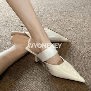 Zenanlar üçin uçly ökjedek sandal, fransuz stilinde