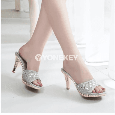 Zenanlar üçin ýokary ökçeli rhinestone sandallary, owadan görnüş