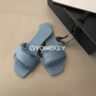 Zenanlar üçin tomusky kanwa şypbyklary, açyk barmakly, rahat