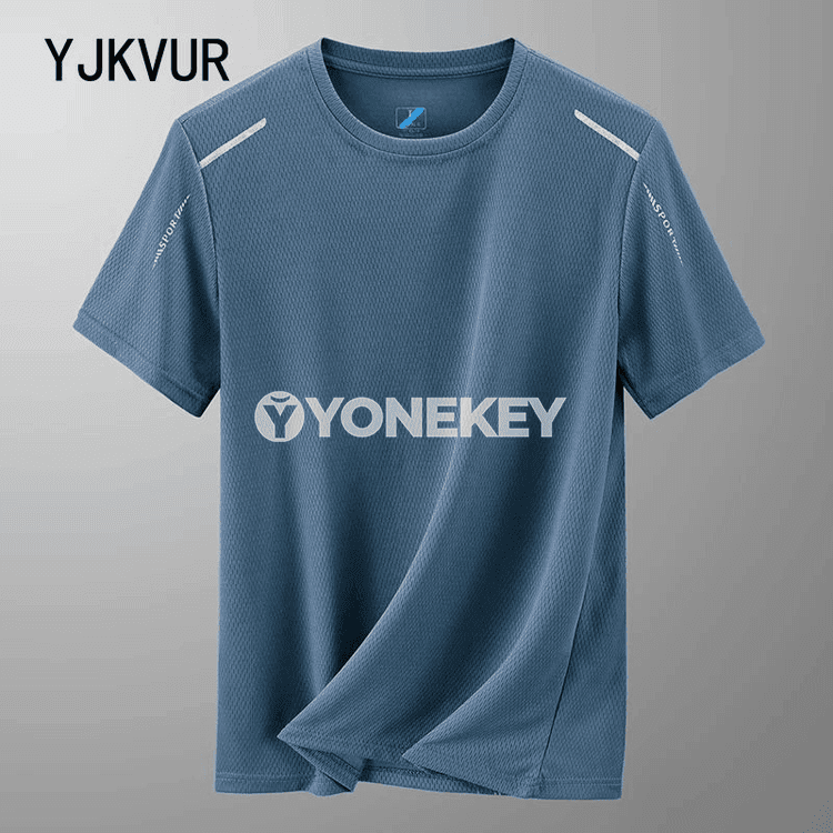 Erkekler üçin ýeňil, çalt gurýan sport futbolkasy, mesh mataly