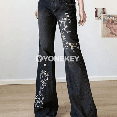 Zenanlar üçin ýokary belli giň balakly jinsiler, tikinli retro stil