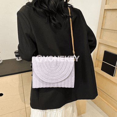 Zenanlar üçin tomuslyk saman egninden asylýan clutch sumka