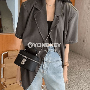 Zenanlar üçin kiçi elegan elde göterilýän moda sumkasy