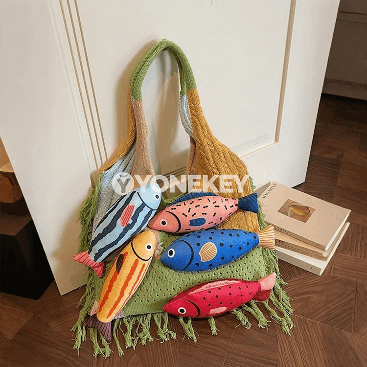Tomus üçin uly göwrümli örülen egin sumka, boho stil