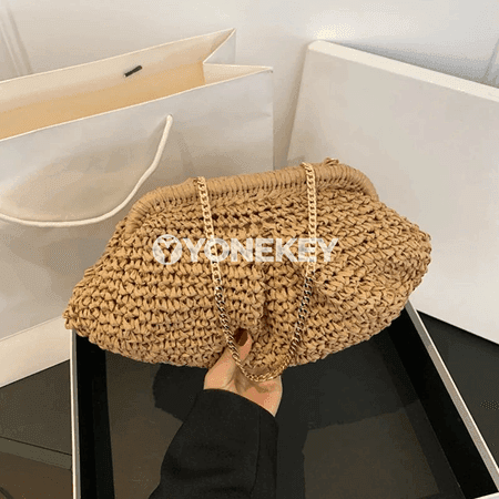 Zenanlar üçin hasyr dokalan tomuslyk elde göterilýän sumka