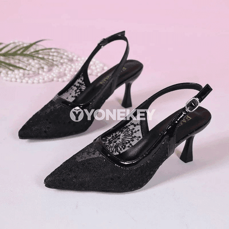 Zenanlar üçin inçe ökjelik toý sandal, meshli köwüşler.