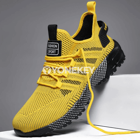 Erkekler üçin ýeňil dem alýan sport köwüşleri