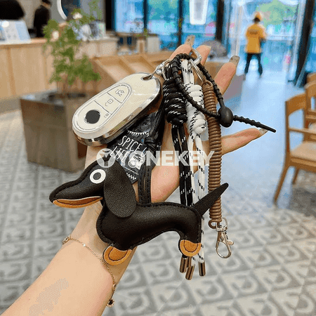 Sausage Dog görnüşli sumka bezegi we açara dakylýan brelok