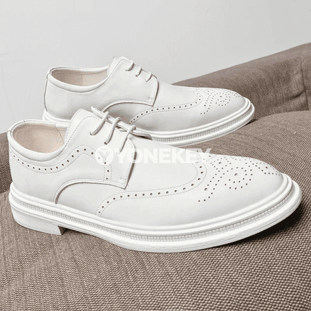 Ak erkekleriň klassiki ofis köwüşleri, lakly Oxford stil