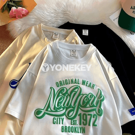 Erkekler üçin giň ölçegli ýumşak futbolka, retro ýazgyly, gündelik stil