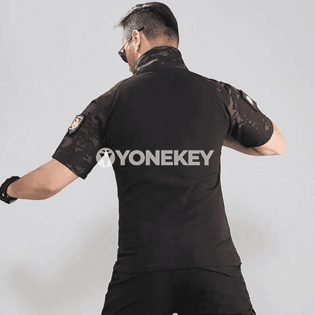 Erkekler üçin kamuflýaj ýeňil sport futbolkasy, çalt guraýan