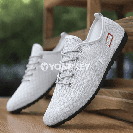 Erkekler üçin tomuslyk dem alýan mesh sport köwüşleri