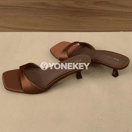 Retro goňur aýal-gyz sandallary, tomuslyk moda şypbyklary