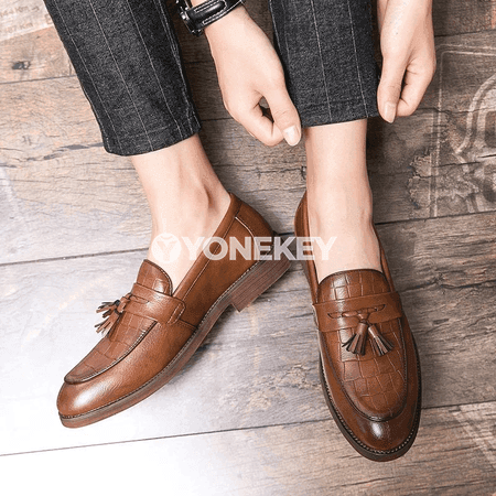 Erkekler üçin klassik slip-on deri loafer köwüşler