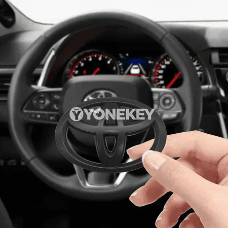 Toyota üçin karbon görnüşli rul bezeg stikeri 6.5×4.5 sm