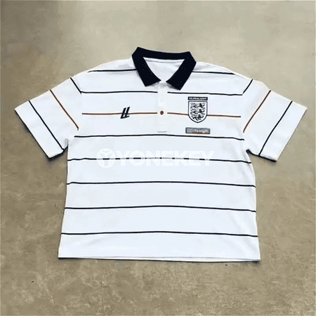 Y2k stilindäki erkek-zenan polo görnüşli zolakly giň futbolka