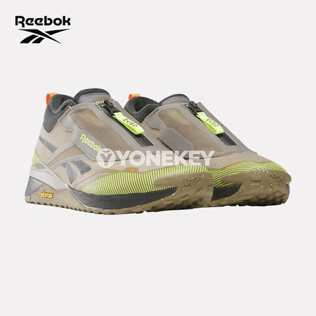 Oglanlar üçin niýetlenen örän owadan Reebok sport krasowka