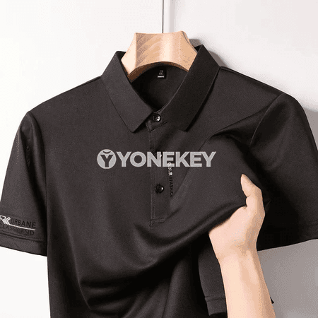 Erkekler üçin biznes-stil polo köýnek, gysga ýeňli, amatly we dem alýan