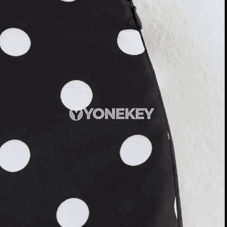 Zenanlar üçin polka nokatly mini ýubka, ýagty we şäher stili