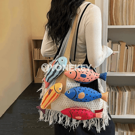 Tomus üçin uly göwrümli örülen egin sumka, boho stil