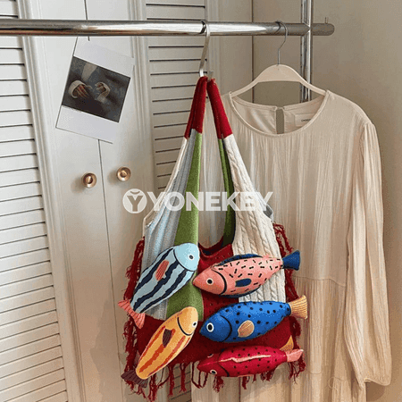 Tomus üçin uly göwrümli örülen egin sumka, boho stil