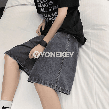 Erkekler üçin giň kesimli ýazki denim şortik