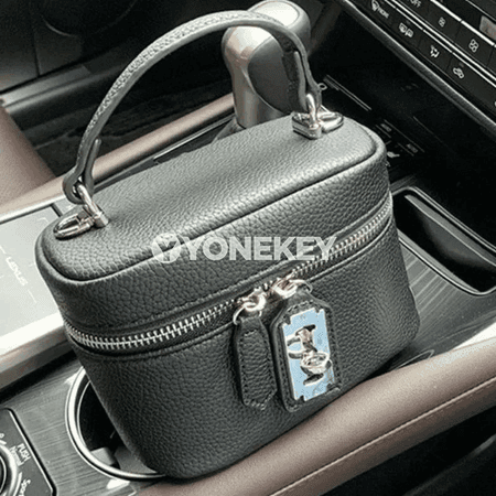 Zenanlar üçin kiçi elegan elde göterilýän moda sumkasy